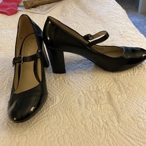 Naturalizer black leather Mary Jane heels Sz 9